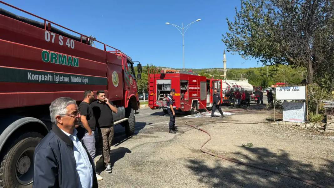 Kemer’de Restoran ve Kamyon Kül Oldu! 1
